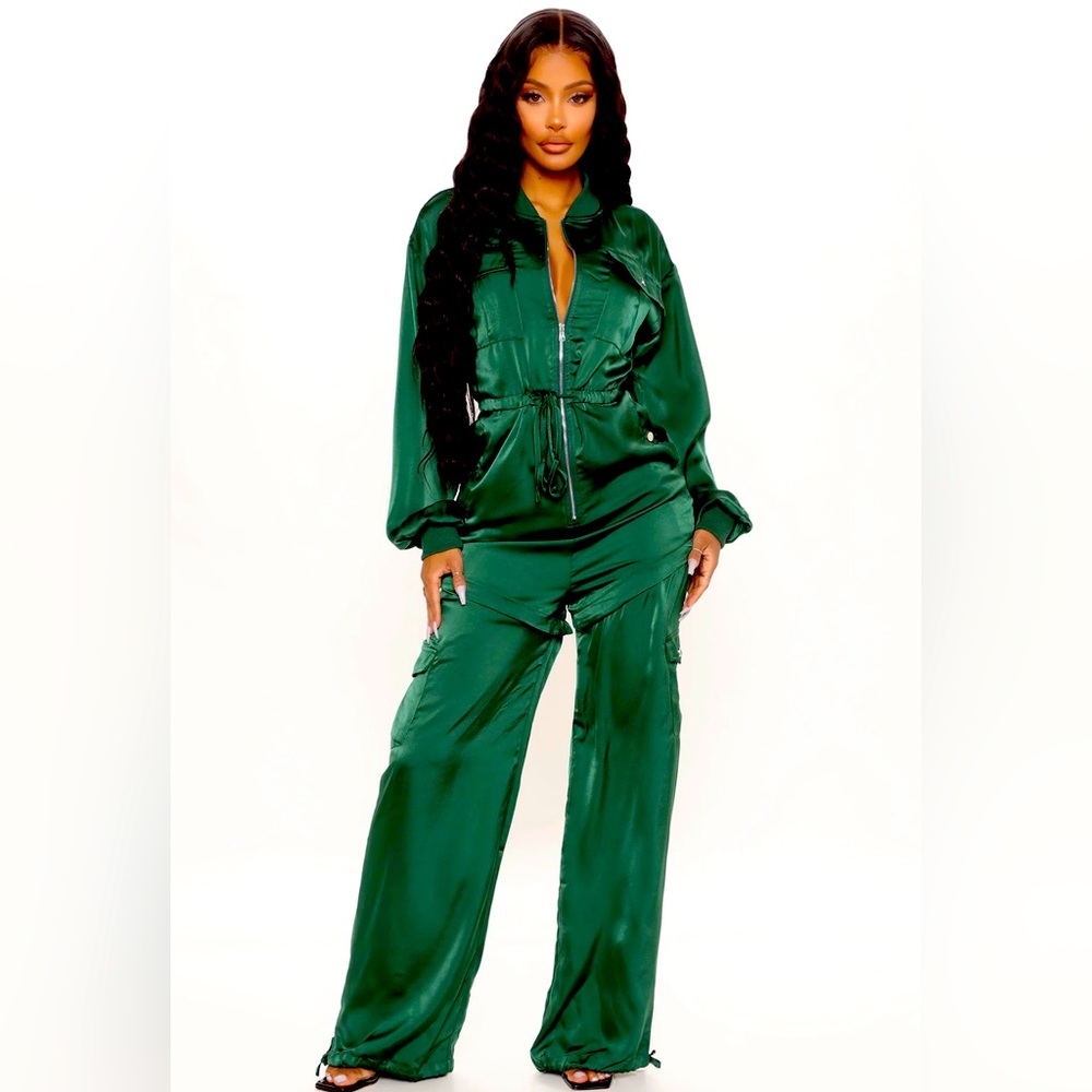 Convertible Satin Jumpsuit💚 - Picture 2 of 7
